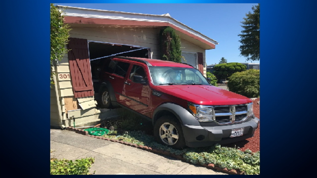 suv-into-house-3.png 