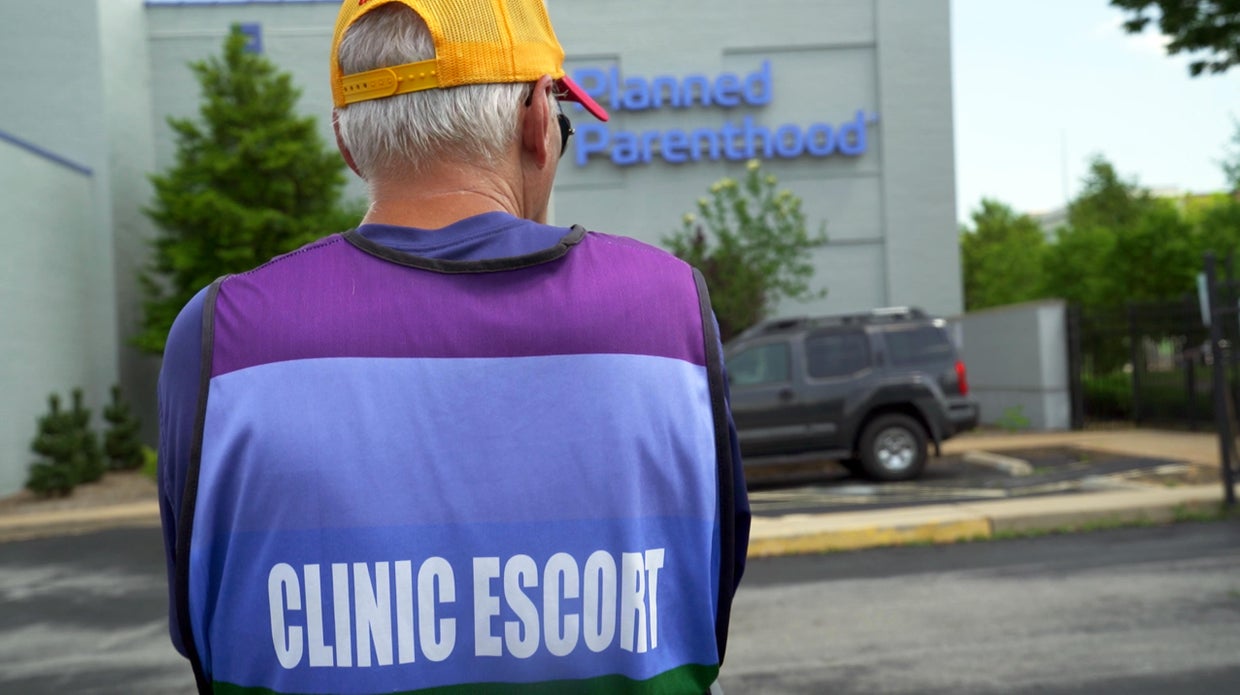 planned-parenthood-clinic-escort-copy.jpg 