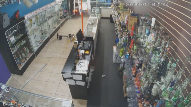 SMOKE SHOP BURGLARY 5VO.transfer_frame_120 