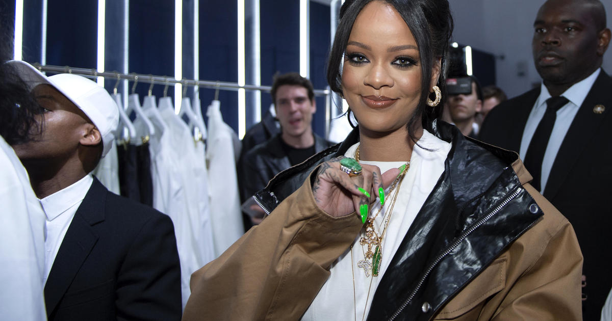 Rihanna Vogue Singer Confirms She Turned Down Super Bowl Halftime Show