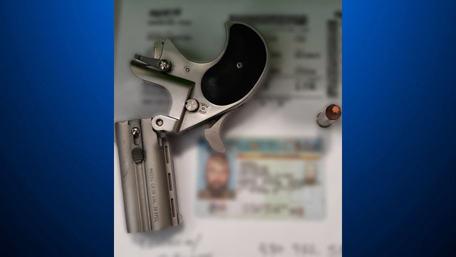 ohio-man-pittsburgh-airport-gun.jpg 
