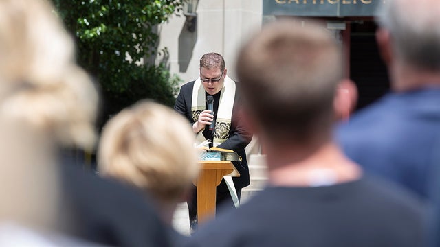 prayer-service-2.jpg 