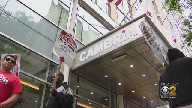 striking-hotel-workers.jpg 