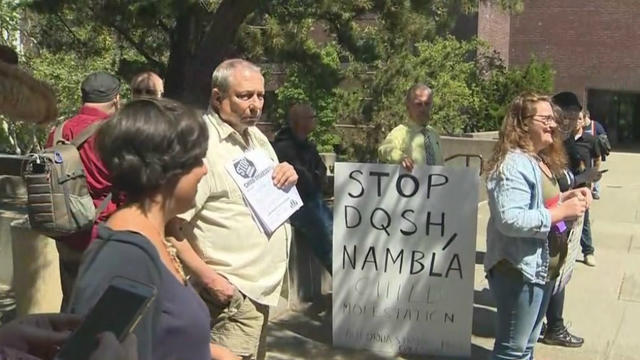 straight-pride-protest-at-vallejo-library.jpg 