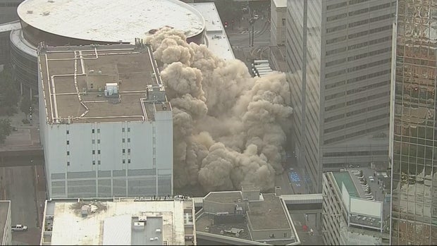 Reserve Loan Life Building in downtown Dallas. (Credit: CBS 11 News) 