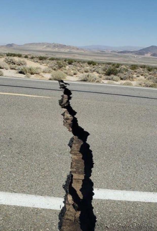 road crack earthquake 
