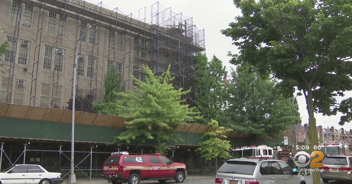 Construction Worker Injured In Brooklyn School Roof Collapse Cbs New York