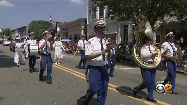 0704parade1.jpg 