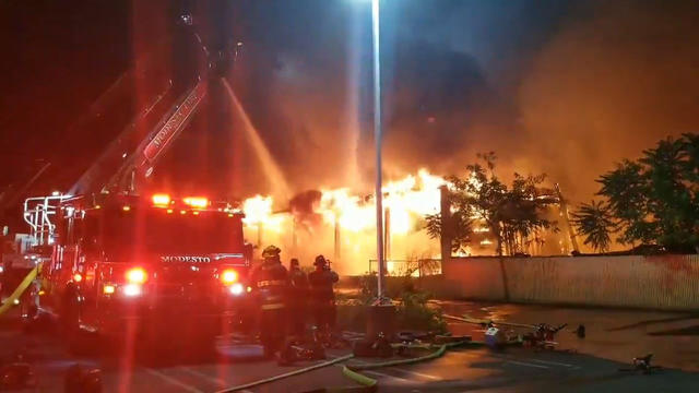 modesto-warehouse-fire.jpg 