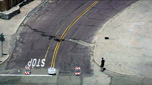 california-earthquake-cracked-road.png 