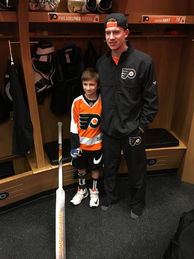 Flyers Goalie Carter Hart Takes Young Boy On Special Skate – CBS Philly HD  wallpaper