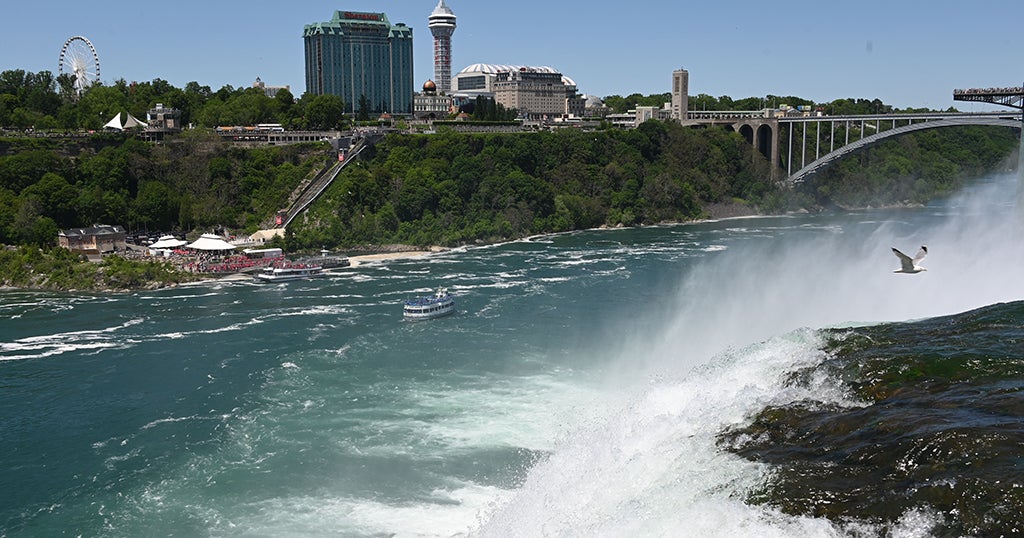 Man Survives 188Foot Plunge Over Niagara Falls CBS New York