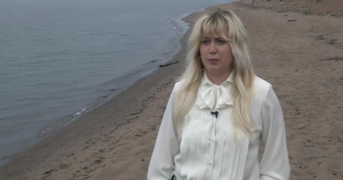 Topless Woman At Duluth Beach Sparks Debate About Public Nudity CBS Minnesota