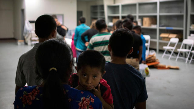 migrant-children-1139158340.jpg 