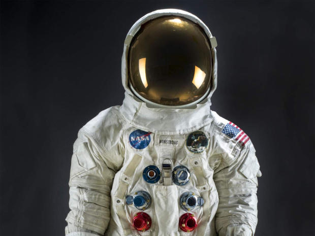 pressure-suit-a7-l-worn-by-neil-armstrong-apollo-11-smithsonian-promo.jpg 