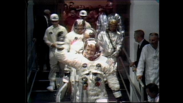 0714-apollo22-astronautswalkout-1891129-640x360.jpg 