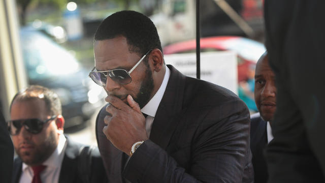 R Kelly Returns To Court For Hearing On Aggravated Sexual Abuse Charges 