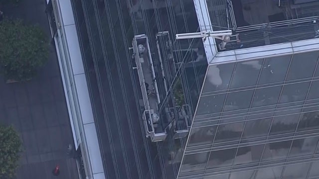 Millennium-Tower-window-washers-rescued.jpg 