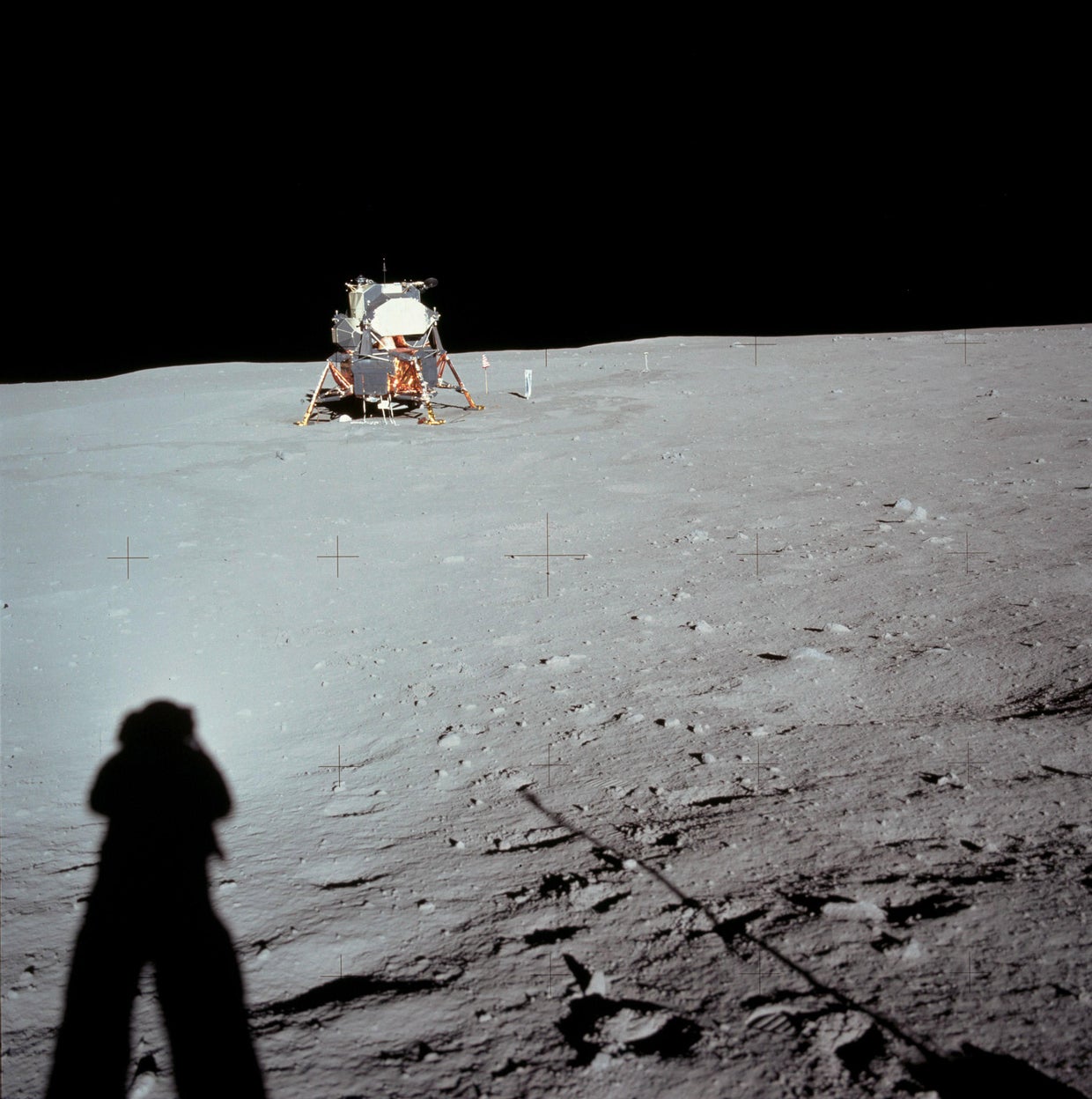apollo-armstrong-moon.jpg 