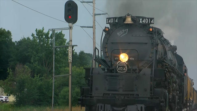 Big-Boy-Steam-Locomotive-Train.jpg 