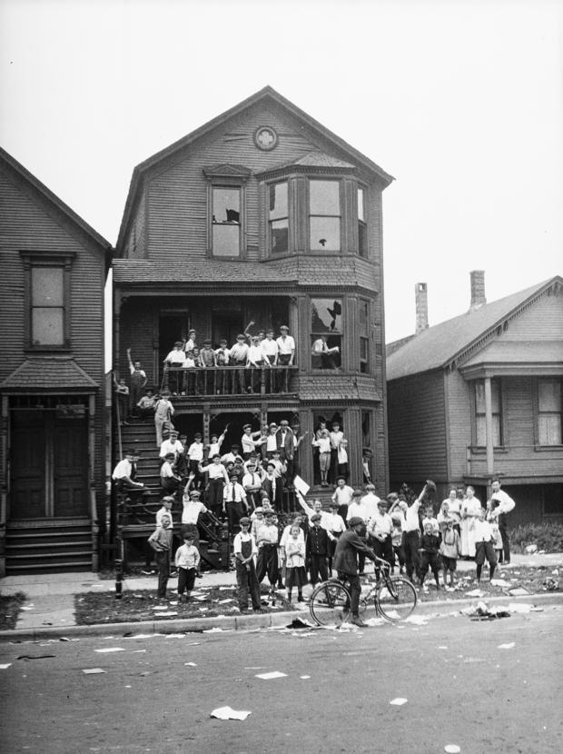 Looting during the 1919 Chicago Race Riots 