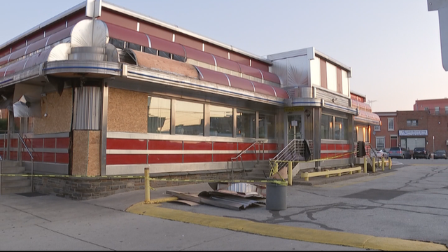 Melrose-Diner-Morning-Raw-Video-7-25-concatenated-100331_frame_137.png 