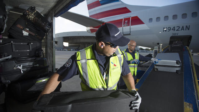 fleet-team-members-unloading-baggage-onto-belt.jpg 