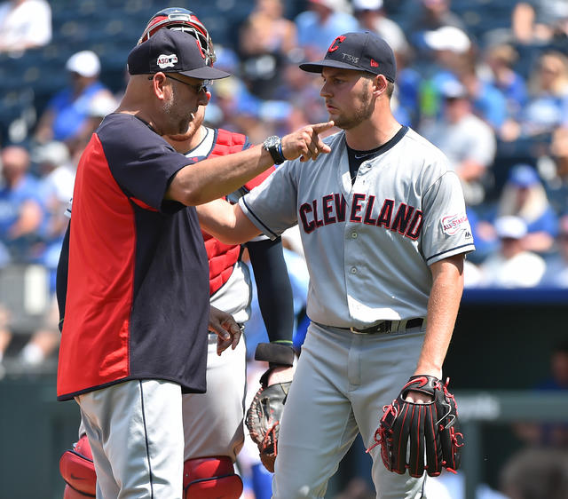 Trevor Bauer airs frustration, defense hurts Cincinnati Reds in loss