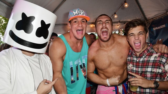 mojo-rawley-wwe-rob-gronkowski-1-1.jpg 