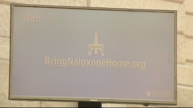 NALOXONE PRESSER 5VO_frame_160 