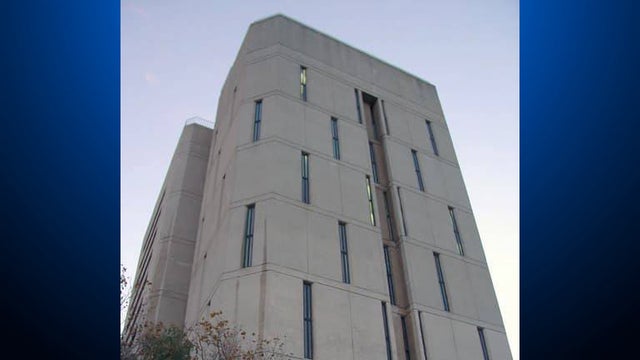 oakland_glenn_dyer_jail_080119.jpg 