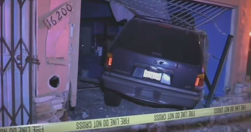 Pregnant Driver Slams Into Bellflower Beauty Salon Overnight CBS Los