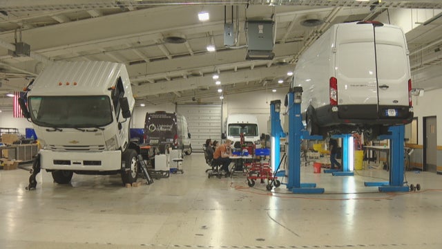 LOVELAND ELECTRIC CARS 10PKG.transfer_frame_564 