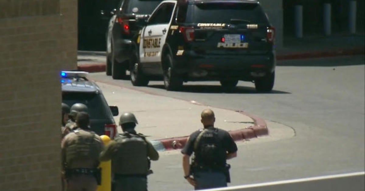 Investigators look for motive in El Paso shooting - CBS News