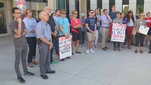 GUN PROTEST GARDNER 12VO_frame_675 