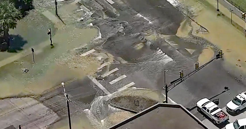 Large Water Main Break Shuts Down Streets Amid Flooding - CBS Texas