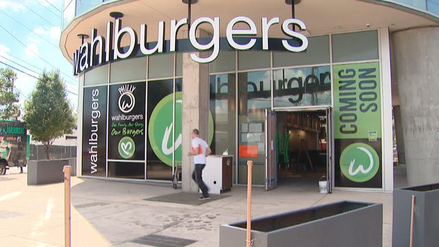 Wahlburgers.jpg 