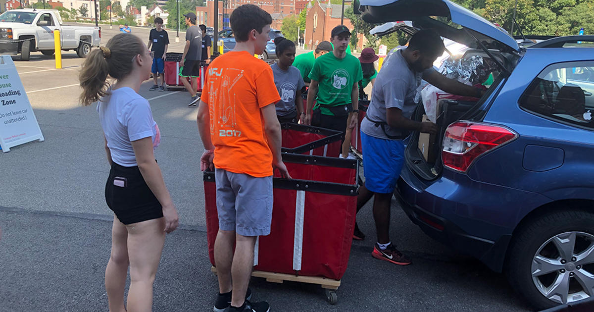 Oakland Streets Shut Down As More Than 1,500 CMU Students Move In CBS