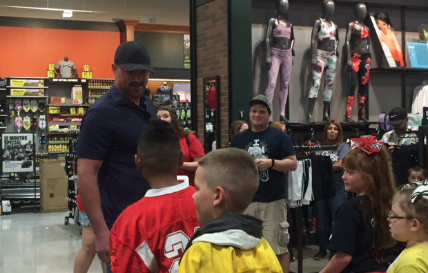 Jason Witten take area students back-to-school shopping 
