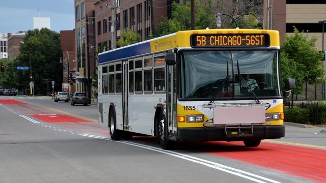 Metro-Transit-Bus-Lanes-Chicago-Avenue.jpg 