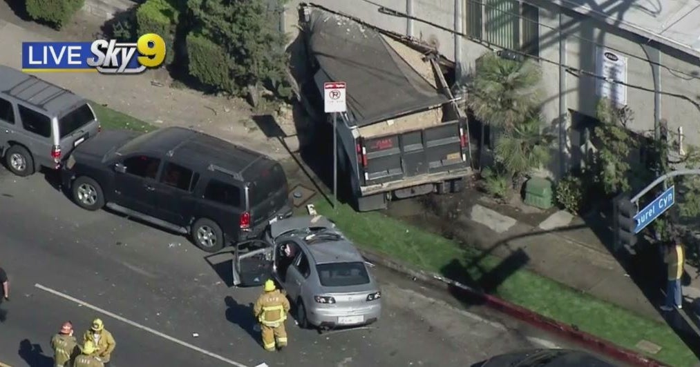 Dump Truck Crashes Into Pacoima Apartment CBS Los Angeles