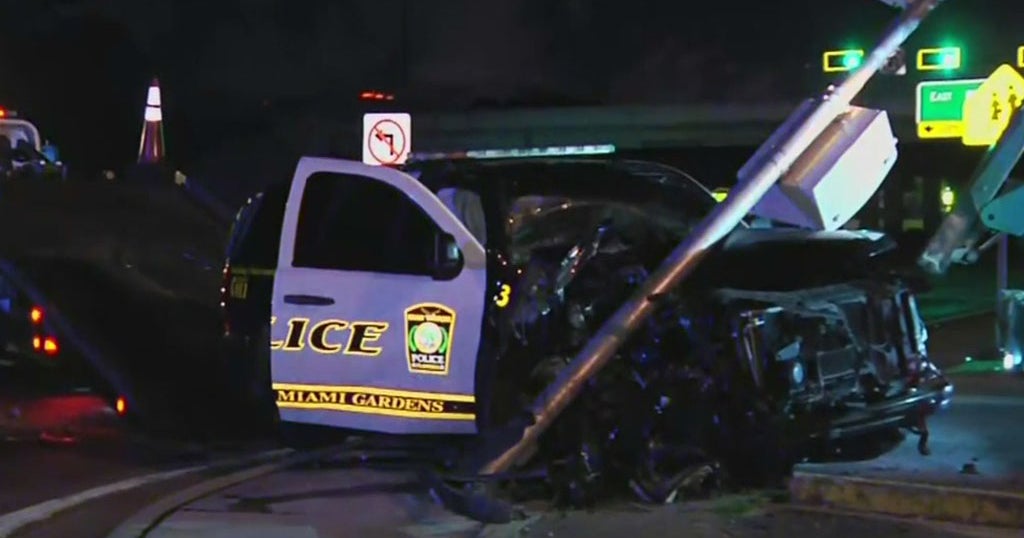 Miami Gardens Police SUV Slammed Into Red Light Camera Pole - CBS Miami