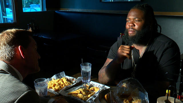 Linval-Joseph-Eats-Seafood-With-Mike-Max.jpg 