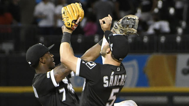 White_Sox_Rangers_GettyImages-1169670897-1.jpg 
