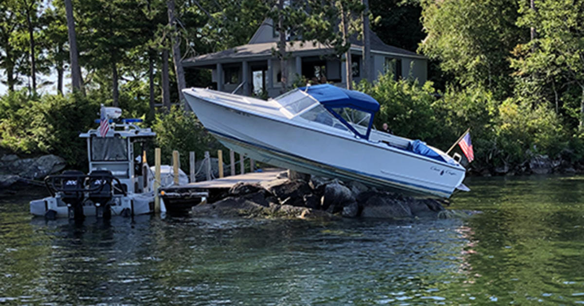 Lake Winnipesaukee Crash Leaves Powerboat Stuck On Rocks CBS Boston