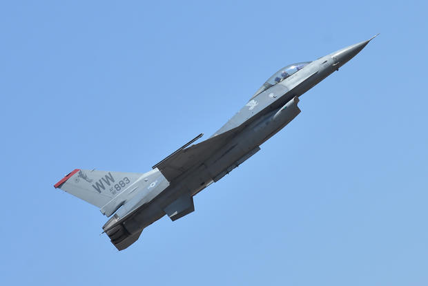 F16 fighter jet 