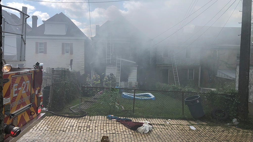 Heavy Smoke Pours From Roof Of Knoxville Home, Fire Spreads To 2