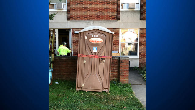 washington-and-jefferson-portable-toilet.jpg 