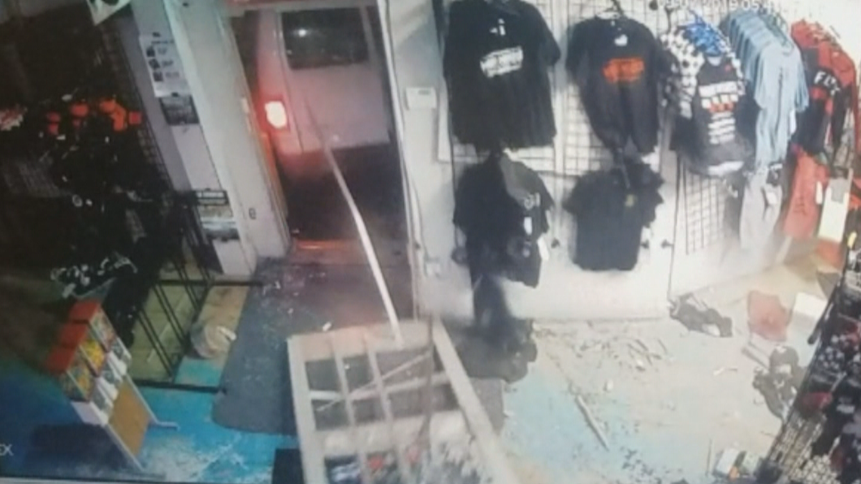 INTERNATIONAL SMASH AND GRAB BIKES 6PKG.transfer_frame_253 