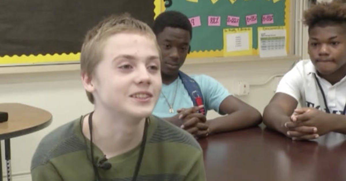 Freshman bullied for wearing same clothes every day gets gift from classmates - CBS News